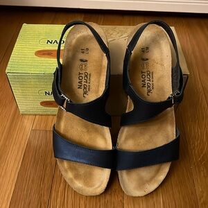 Naot Navy Blue Sandals- size 41/10 - Excellent!